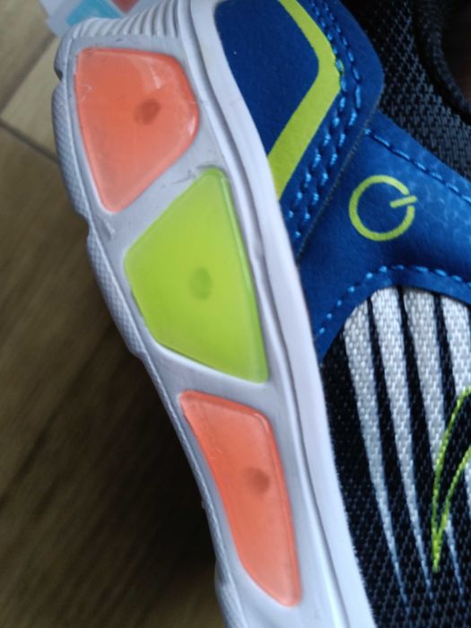 Buty 26 dla dziecka świecące NOWE
