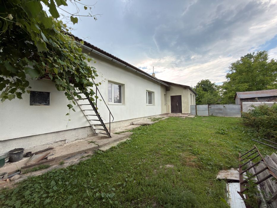 Продається готовий цегляний будинок з ремонтом неподалік Стрия (15км)