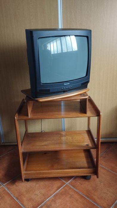 Móvel rotativo + TV