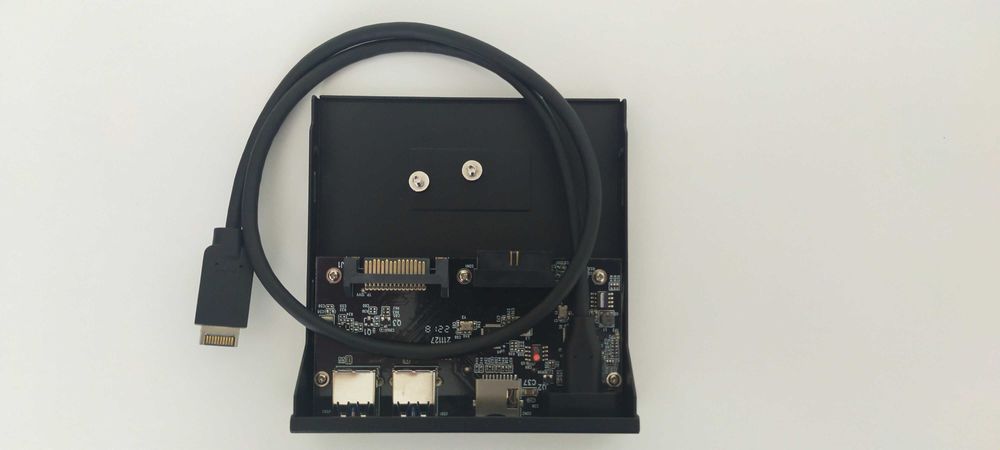 Czytnik kart SD + 2 × USB 3.0 + 2 × USB-C 5 + 10Gbps | Graugear PC