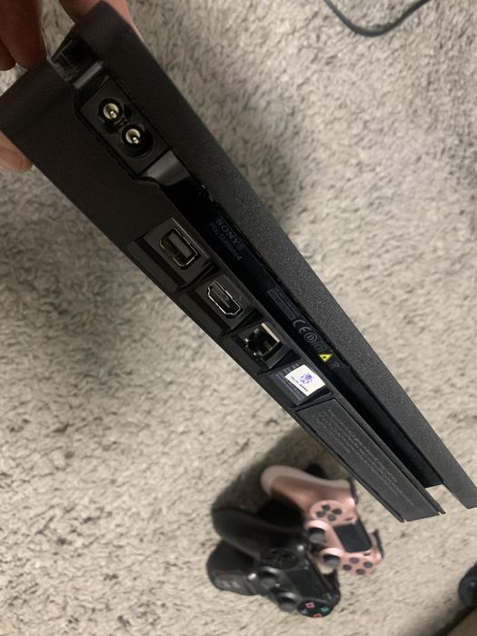 Продам ps4 на 1 терабайт