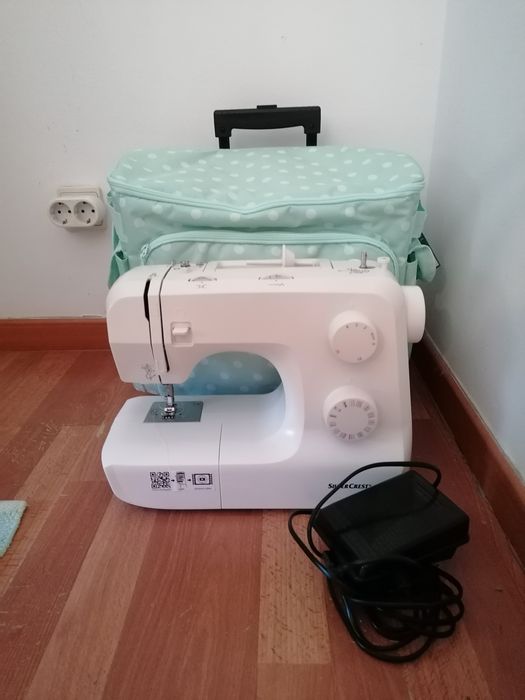 Máquina de costura + Mala de transporte