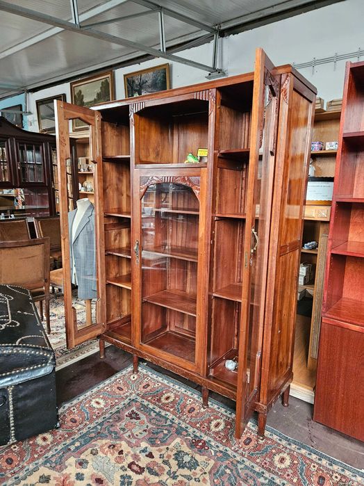 Móvel antigo - Bom estado geral