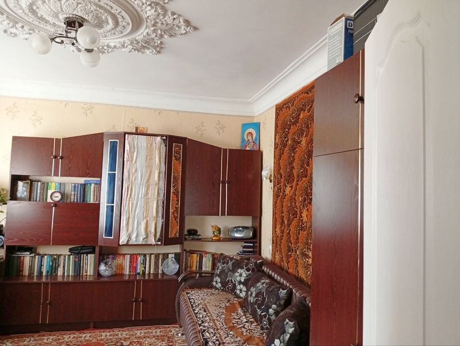 Продаю  будинок в інгульському районі .