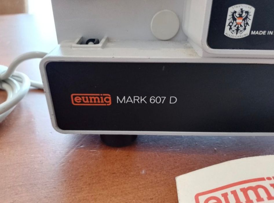 Eumig Mark 607 D – Projetor de Filmes 8 mm