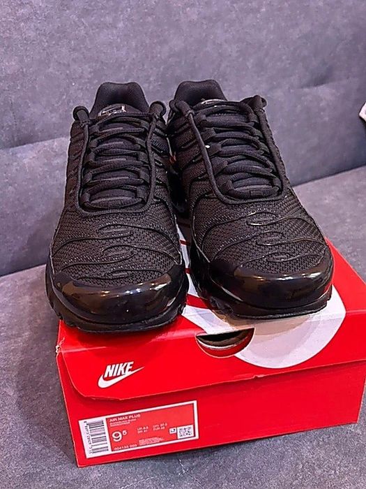 Sprzedam nowe sneakersy Nike Air Max Plus TN w rozmiarze 43. Buty są w