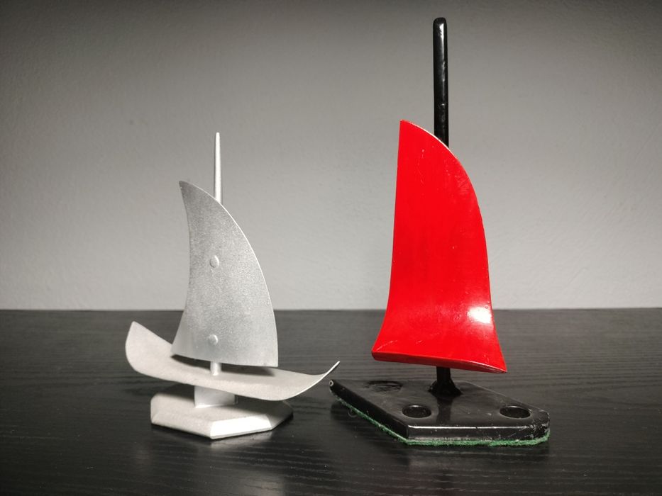 Pisa papeis (barco á vela) em aço