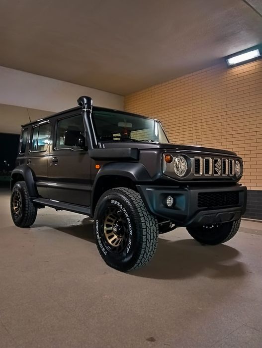Piękne Suzuki Jimny gotowe do podróży