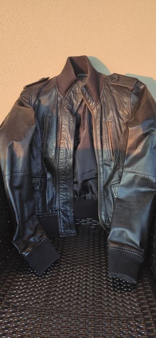 Casaca de pele preta