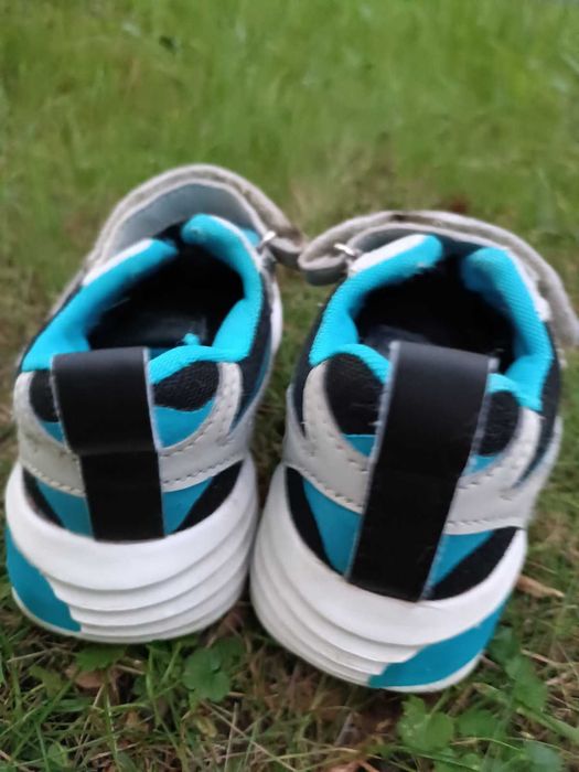Buty dziecięce w dobrym stanie rozmiar 27