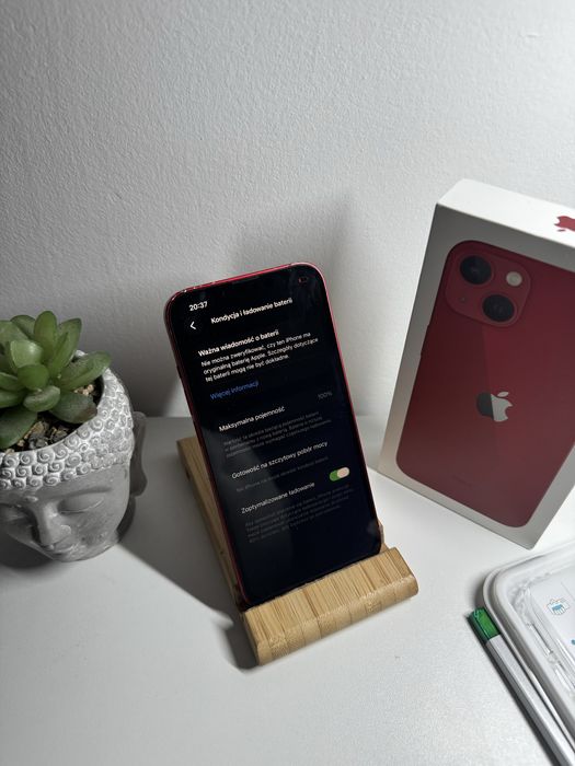 Iphone 13 product red