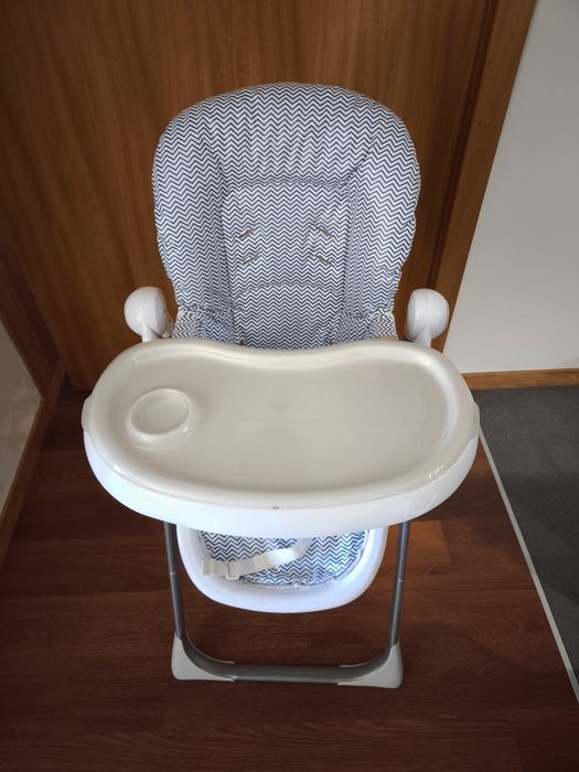 Vendo Cadeira Alta Evolutiva para bebé
Marca Vertbaudet 
Modelo: High & Low
Estado: Como novo