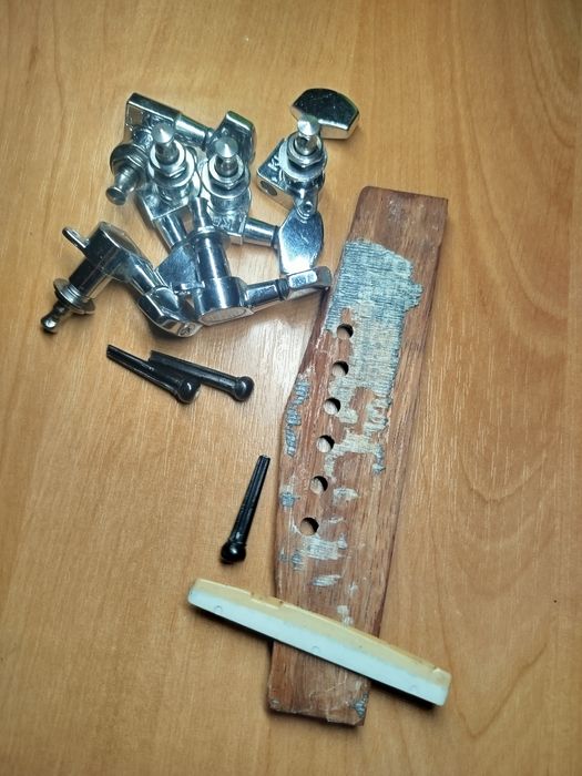 "Деталі" від гітари Cort