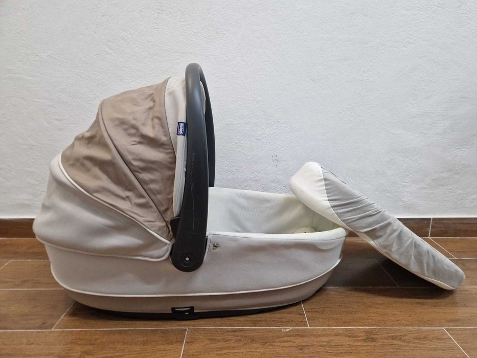 Alcofa Chicco + redutor Doomoo para recém-nascido