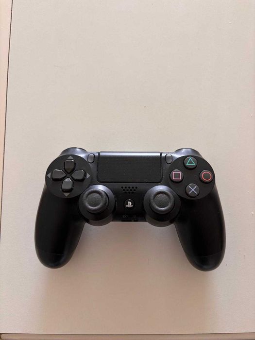Vendo PS4 Slim de 1 TB + Comando original PS4 + Jogos