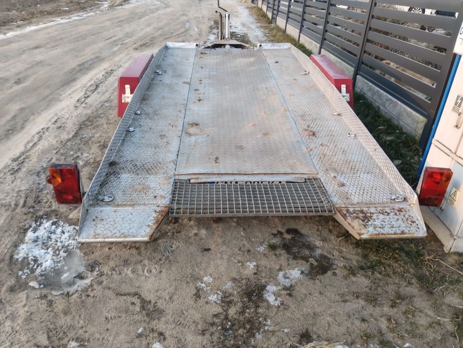 Przyczepa, laweta uchylna