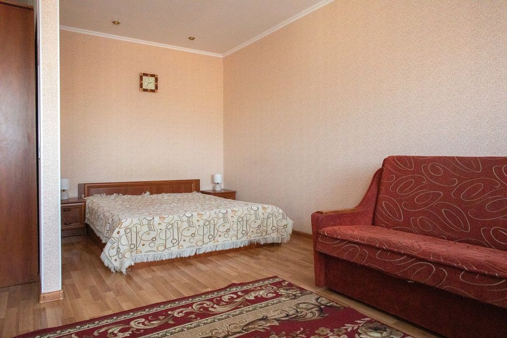 Подобово,погодинно затишна квартира центрі міста поруч військова части