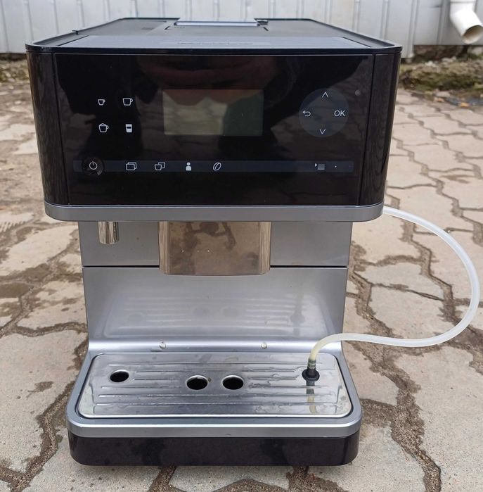 Кавоварка кавомашина преміум класу Miele CM6300 з текстовим меню чорна