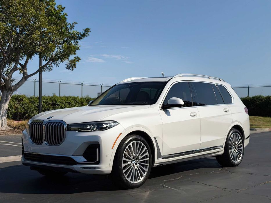 BMW X7 xDrive50i      2020