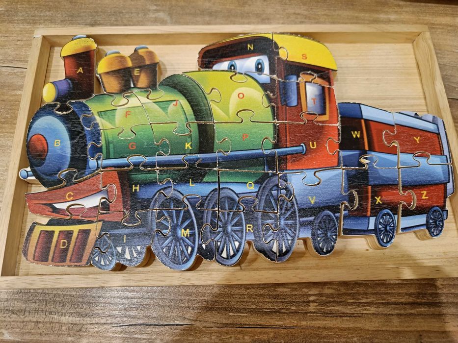 Zestaw drewnianych układanek puzzle
