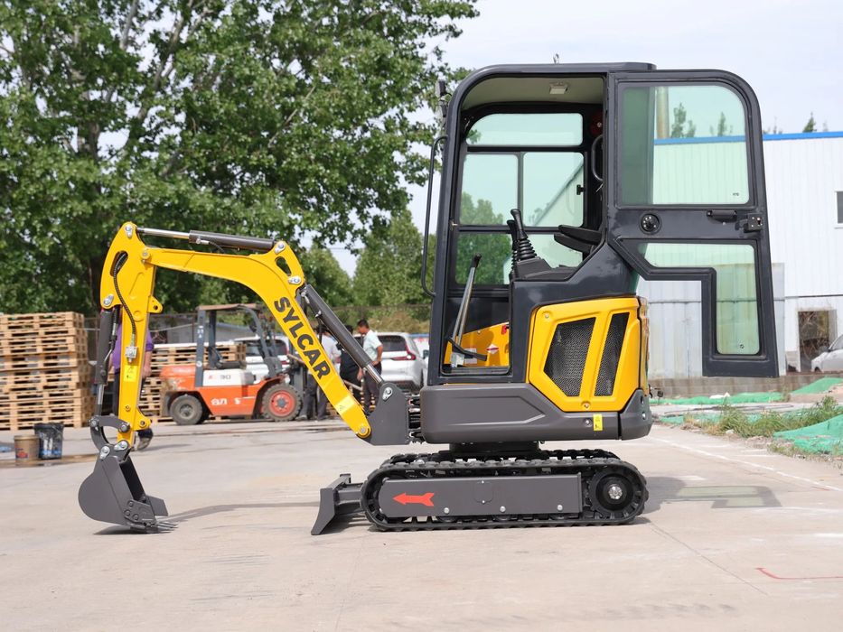 Minikoparka Sylcar SC16SK  Minikoparka Sylcar 1,6t Kabina Skrętne ramie Yosticki 3 łyżki