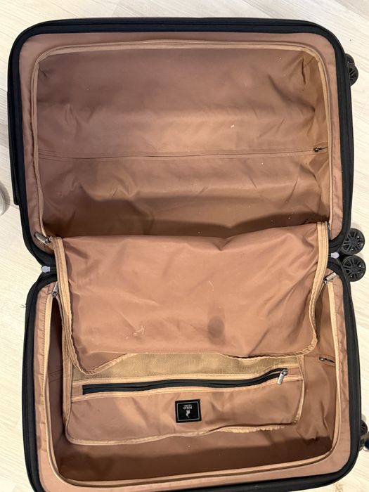 Валіза M розміру