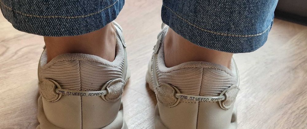 Sapatilhas Adidas Ozweego - Creme/bege claro