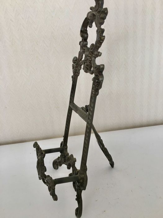 Декоративна підставка (мольберт) для тарілок, Франція