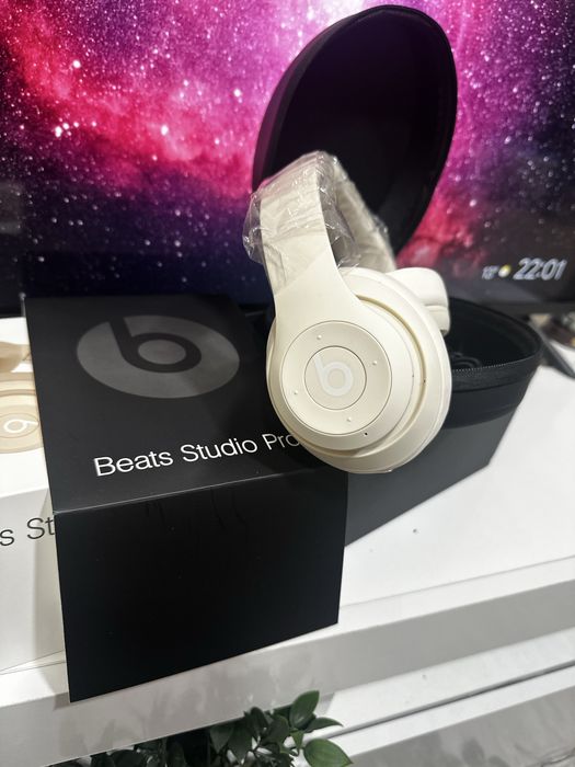 Beats Studio Pro Wireless - Cor Sandstone (Como Novos / Selados)