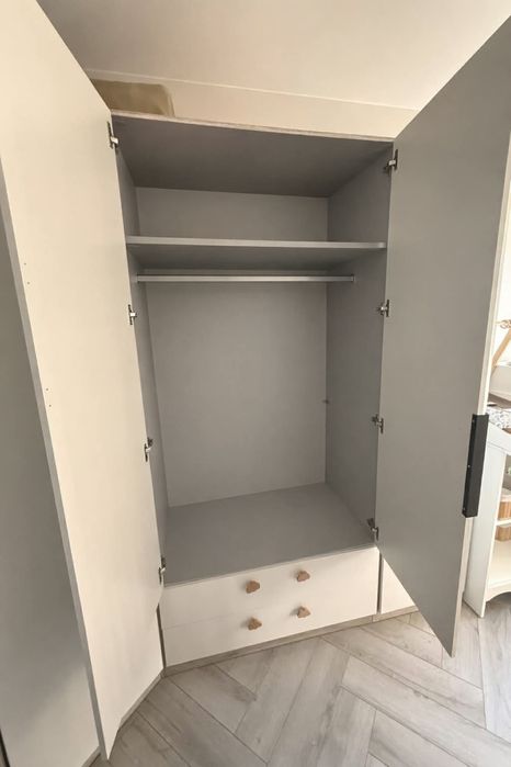 Szafa narożna w zestawie trzech elementow