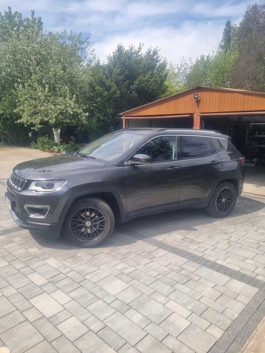 Samochód osobowy jeep compass