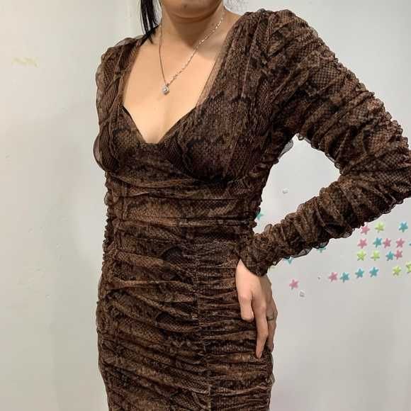 Vestido padrão cobra