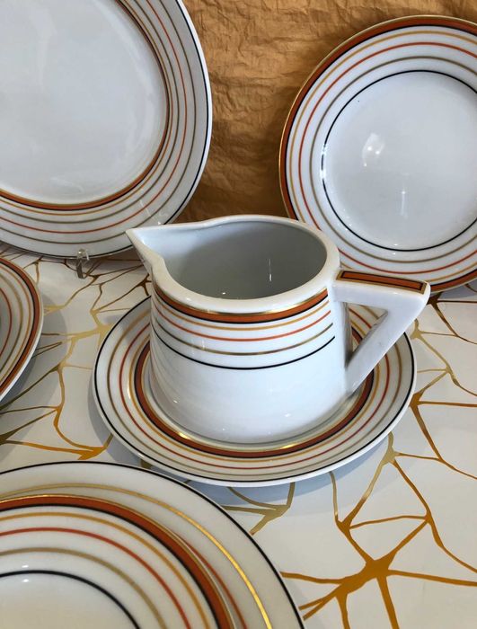 conjunto de peças de mesa em porcelana da vista alegre, coleção "manhattan"