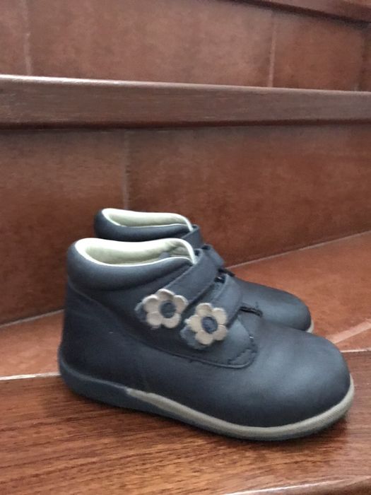 Botas de menina em pele