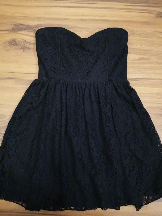 Sukienka czarna koronkowa mini