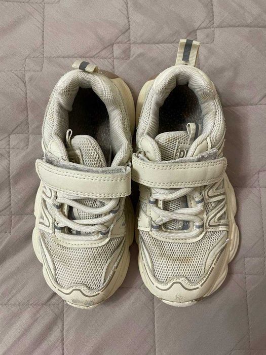 Кроссовки со шнуровкой и липучкой светло-бежевые размер 32