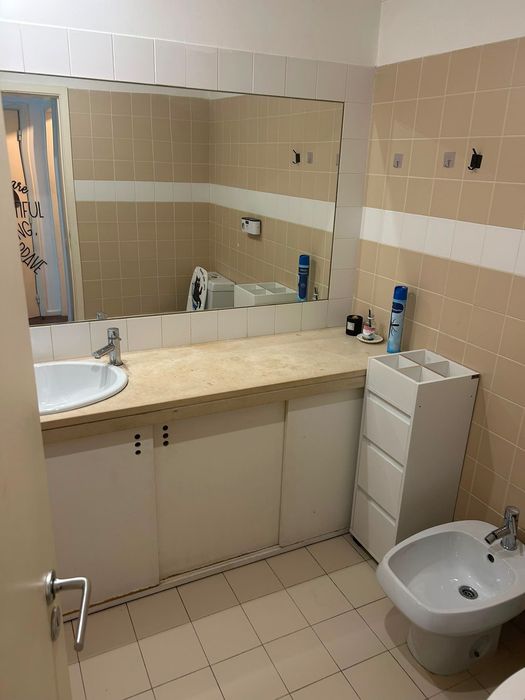 Alugo um quarto