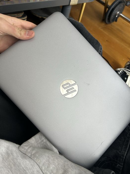 Portátil HP i5 8GB SSD 240GB touch e teclado iluminado