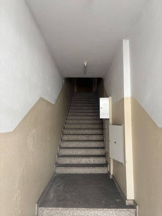 Arrendo prédio com 8 salas