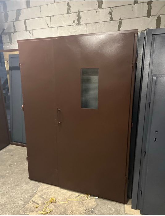 Металеві вхідні двері зі склом від виробника/нестандартні розміри