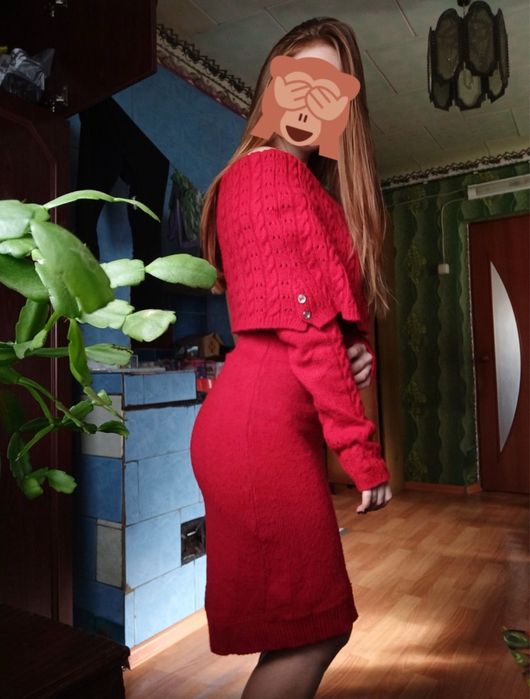 Червона тепла сукня