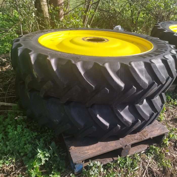 Sprzedam koła do międzyrzędzi 340/85r48 i 320/90r32John Deere