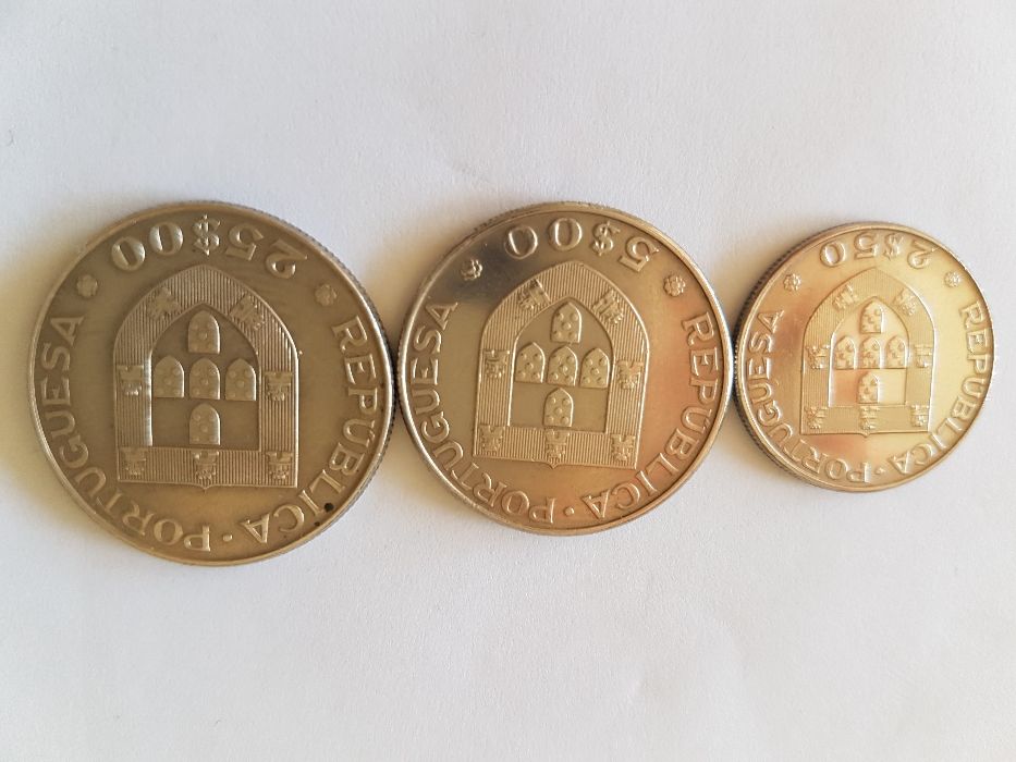 20 Moedas diferentes Esc..1918 a 1999