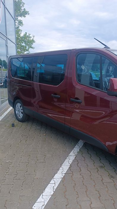 Przewóz osób bus 9 osobowy.