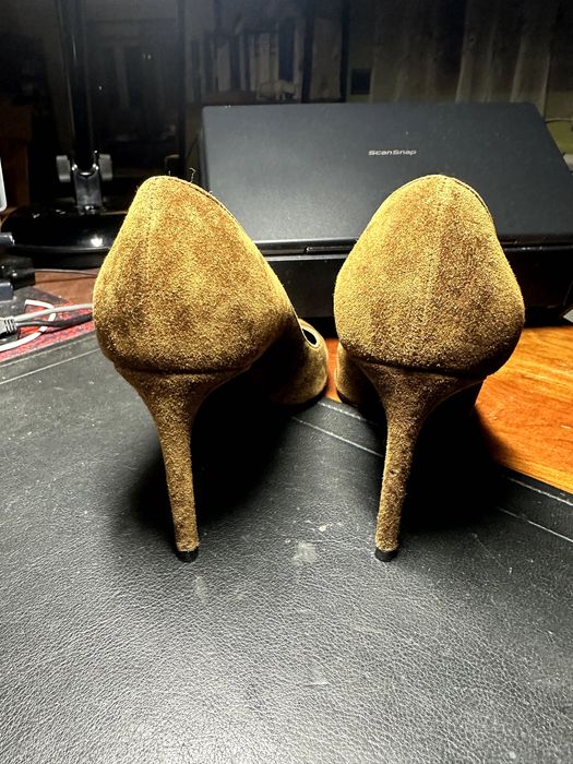 Sapatos de marca: Jimmy Choo, Yves Saint Laurent