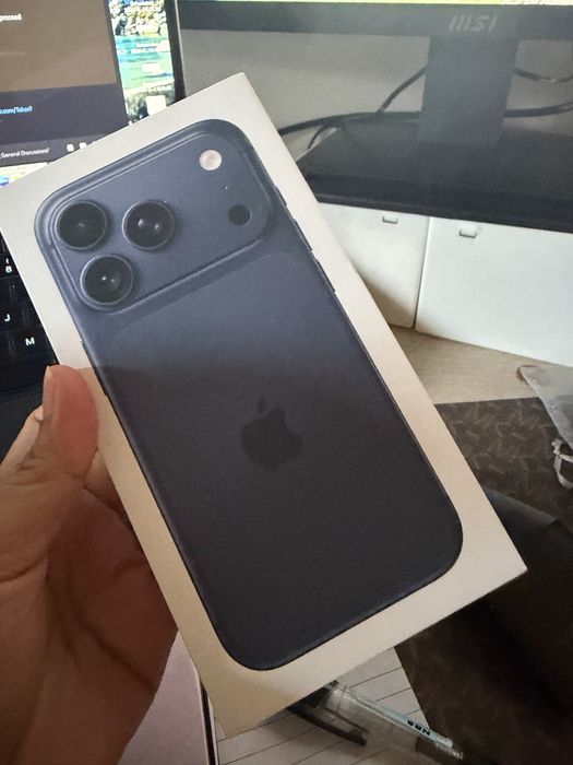 Novo iPhone 17 Pro, selado com fatura