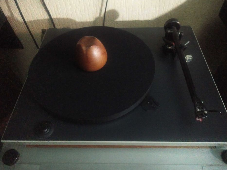 Продам виниловый проигрыватель NAD C 555