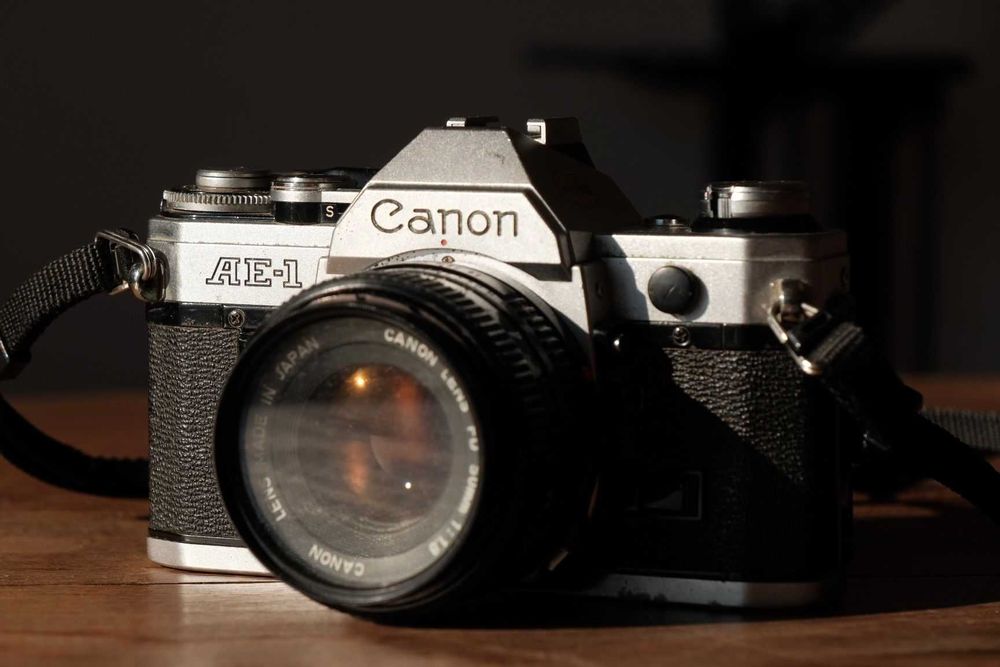 Canon AE-1 Câmara Analógica + Lente Canon + Strap Original + Pilha