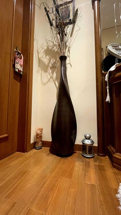Jarrões castanhos de decoração