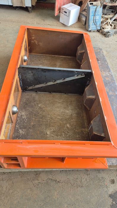 Moldes para fazer blocos de betão